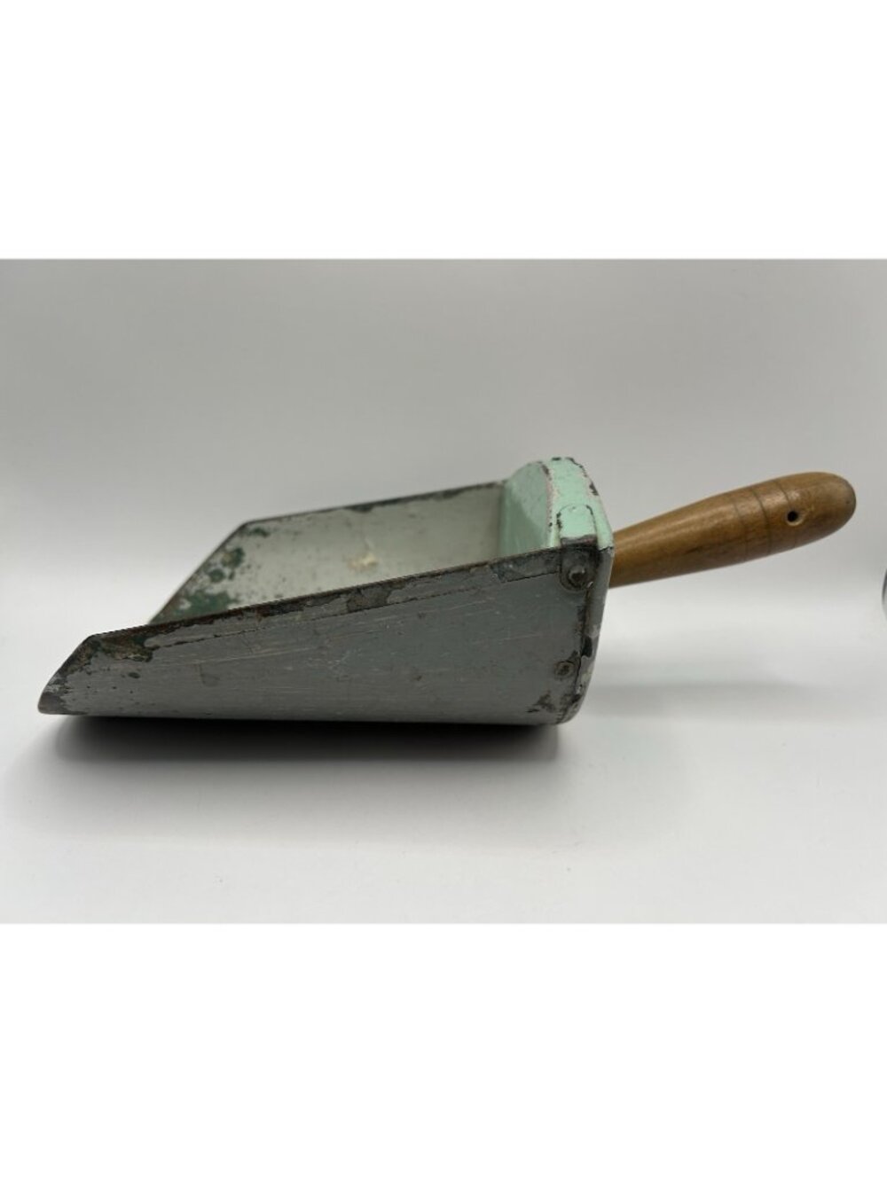 Primitive Galvanized Metal Coal Ash Feed Grain Scoop Wood Handle Vintage - Picture 5 of 16